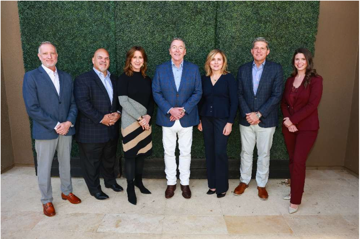 AACUL President Brad Miller poses with League Presidents who serve on the AACUL Board. (From L to R: AACUL President Brad Miller, MD|DC Credit Union Associa􏰀on President/CEO John Bratsakis, Cornerstone League President/CEO Caroline Willard, CrossState Credit Union Associa􏰀on President/CEO Patrick Conway, Michigan Credit Union League President/CEO Pa􏰁y Corkery, Carolinas Credit Union League President/CEO Dan Schline, The League of Credit Unions & Affiliates President Samantha A.M. Beeler)