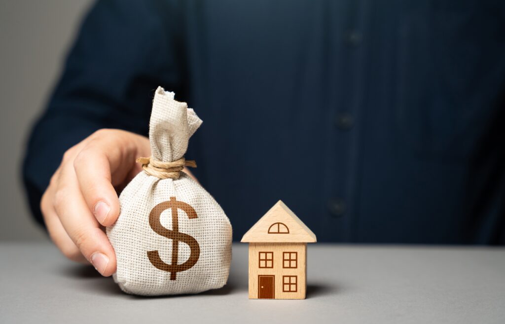 Make a down payment on the purchase of a house. Buy or sell a house. Issuing a mortgage bank loan. Property appraisal. Home purchase, invest in real estate. Favorable terms and conditions