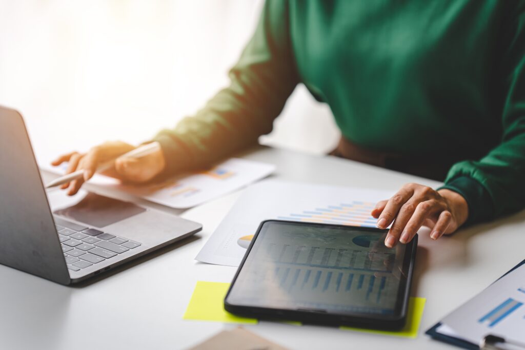 Auditing Concept or Financial Auditor and Secretary Make a financial planning report Financial Document Checker