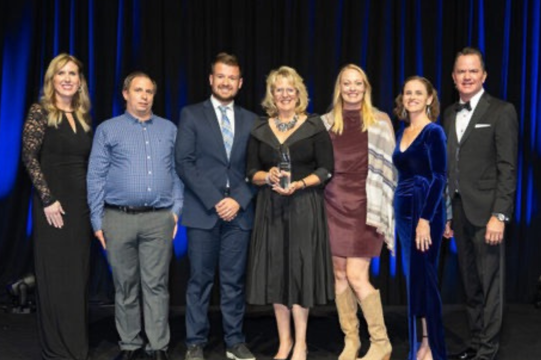 On Tap Credit Union President & CEO Tracie Wilcox Accepts the Employee Experience Award at the 2026 GoWest Credit Union Association MAXX Awards, along with her staff and GoWest leaders.
